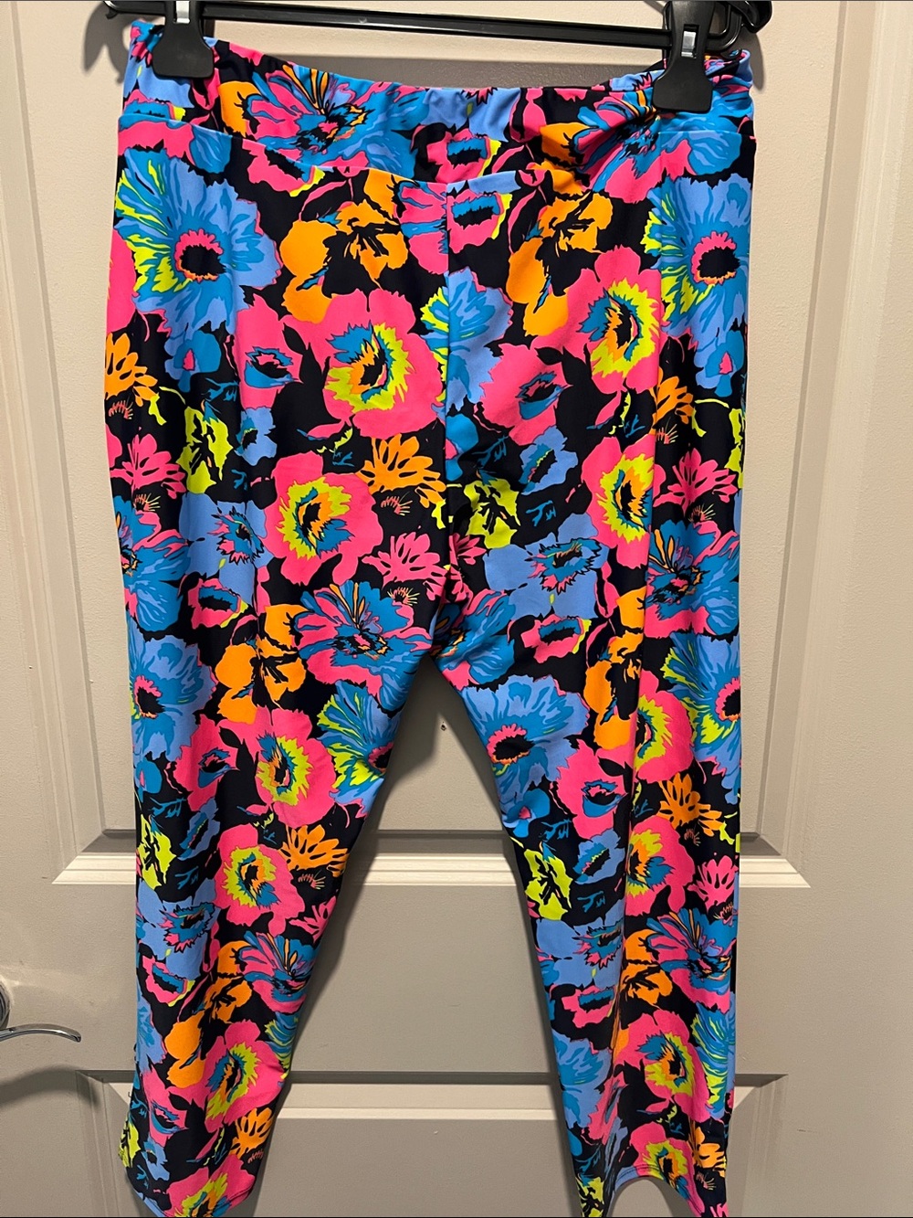 Jude Connally Neon Floral Capri Leggings in Blue, Pink, Yellow, Orange - Picture 7 of 7